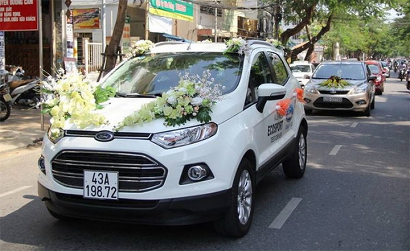 SUV co nho Ford Ecosport lam xe ruoc dau tai Da Nang